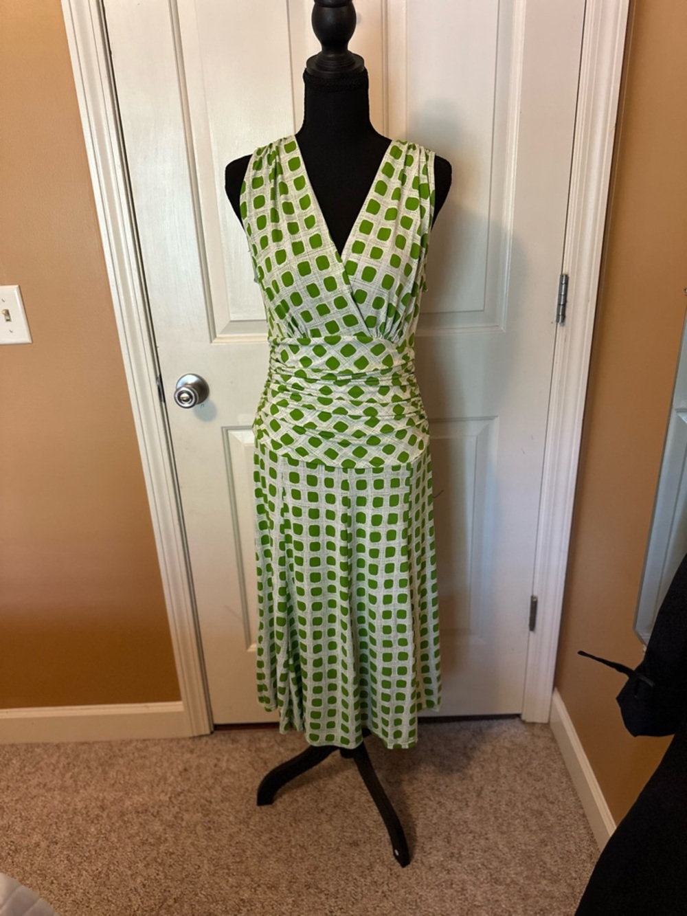 Green Geometric Midi Dress - Sleeveless V-Neck - Picture 5 of 12